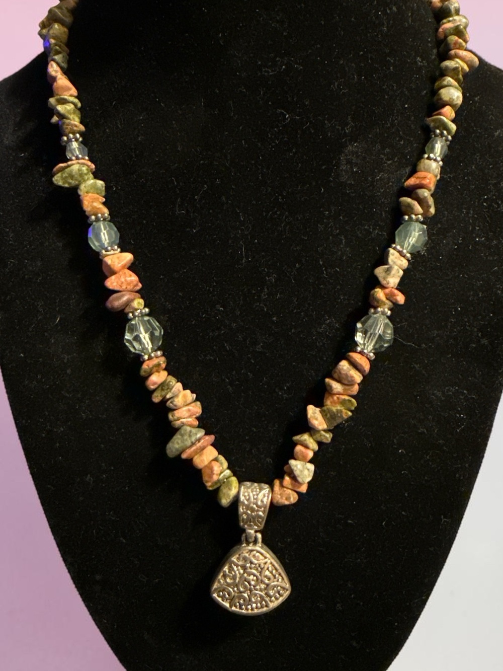 Vintage“Best” Signed Green & Peach Stone Chip Necklace with Silver Tone Pendant